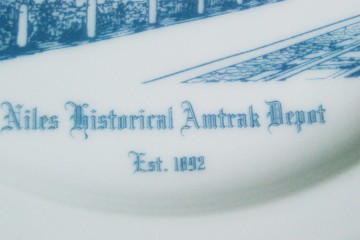 Bord – Niles Historical Amtrak Depot – memorial plate - herinneringsbord 2003 – Janet Seaman