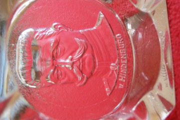 Zeer zeldzame asbak – Von Hindenburg – vierkant – glas
