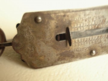 3 antieke weeginstrumenten