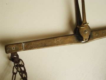 3 antieke weeginstrumenten