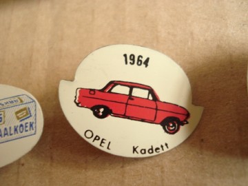 Verzameling van 350 speldjes / pins - 2e helft 20e eeuw – Nederland