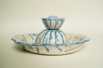 Unieke handgemaakte schaal voor fruit of banket - 2-delig - matwit met blauw glazuur - hoog