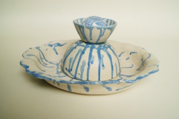 Unieke handgemaakte schaal voor fruit of banket - 2-delig - matwit met blauw glazuur - hoog
